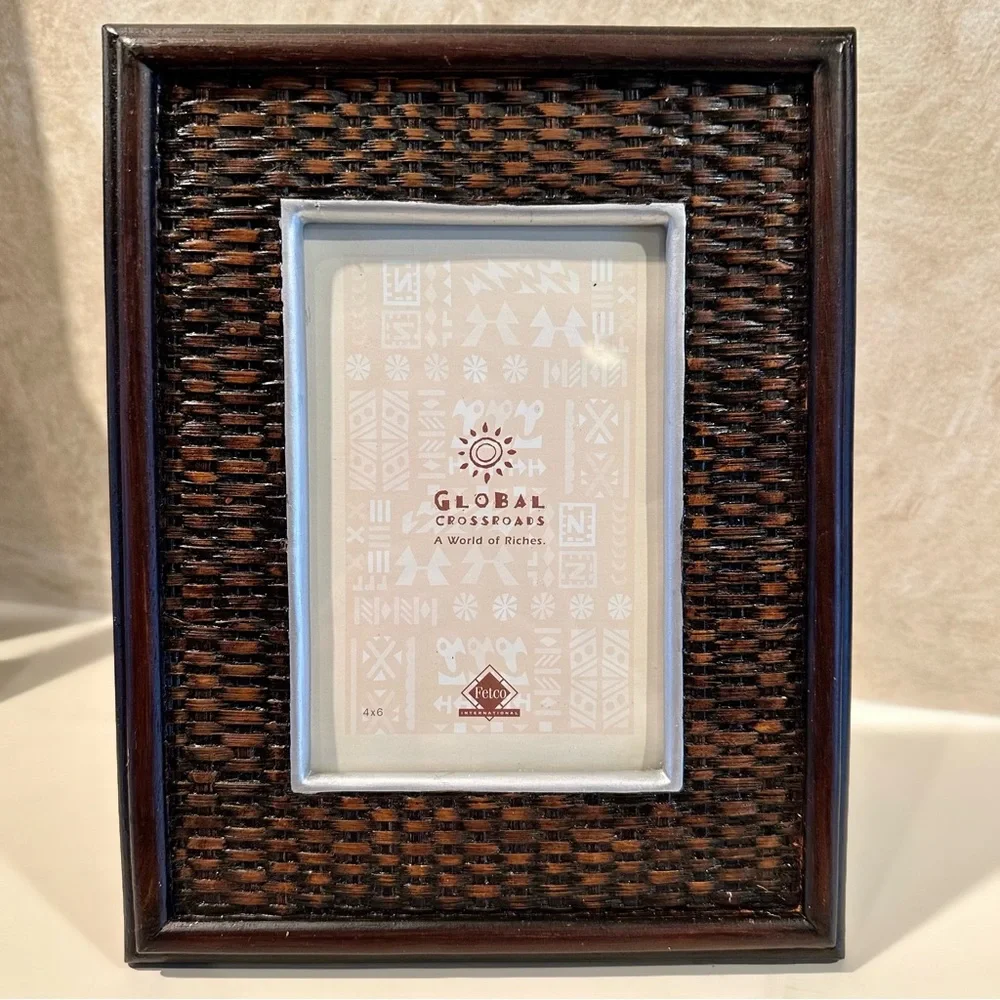 Fetco International Vertical/Horizontal 4 x 6 Flat Rattan Weave Wooden Frame